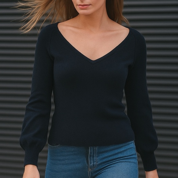 Signature Reitmans Sweaters - Signature Reitmans Viscous Blend Black Deep Neckline Fitted Pullover Sweater SP